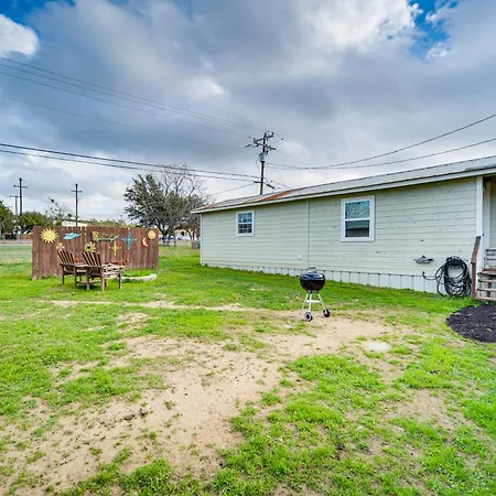 Cozy Canyon Lake Cottage Rental With Private Hot Tub